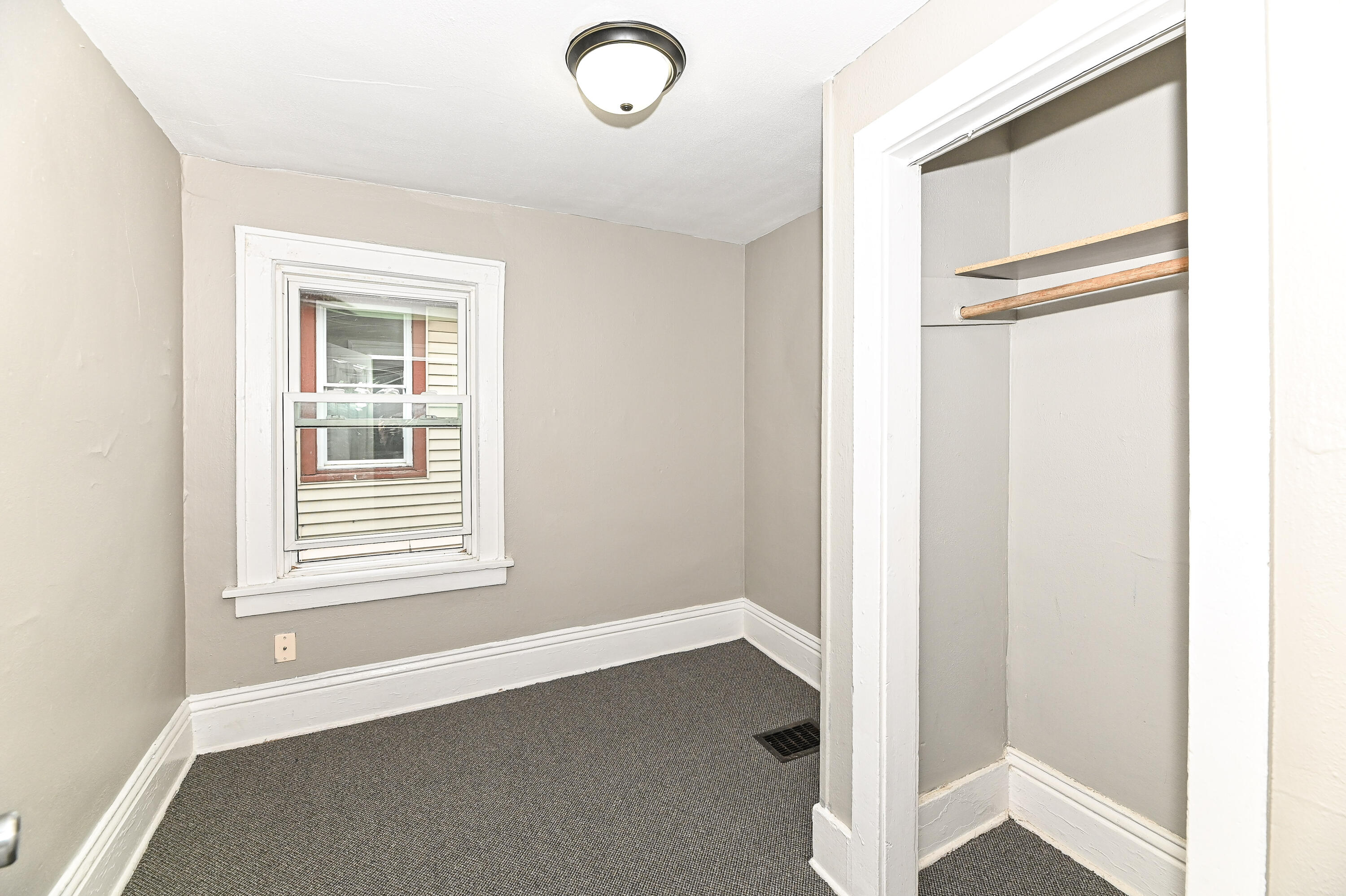 1218 North Memorial Drive Racine, WI 53404 - Photo 27 of 33 Upper Bedroom
