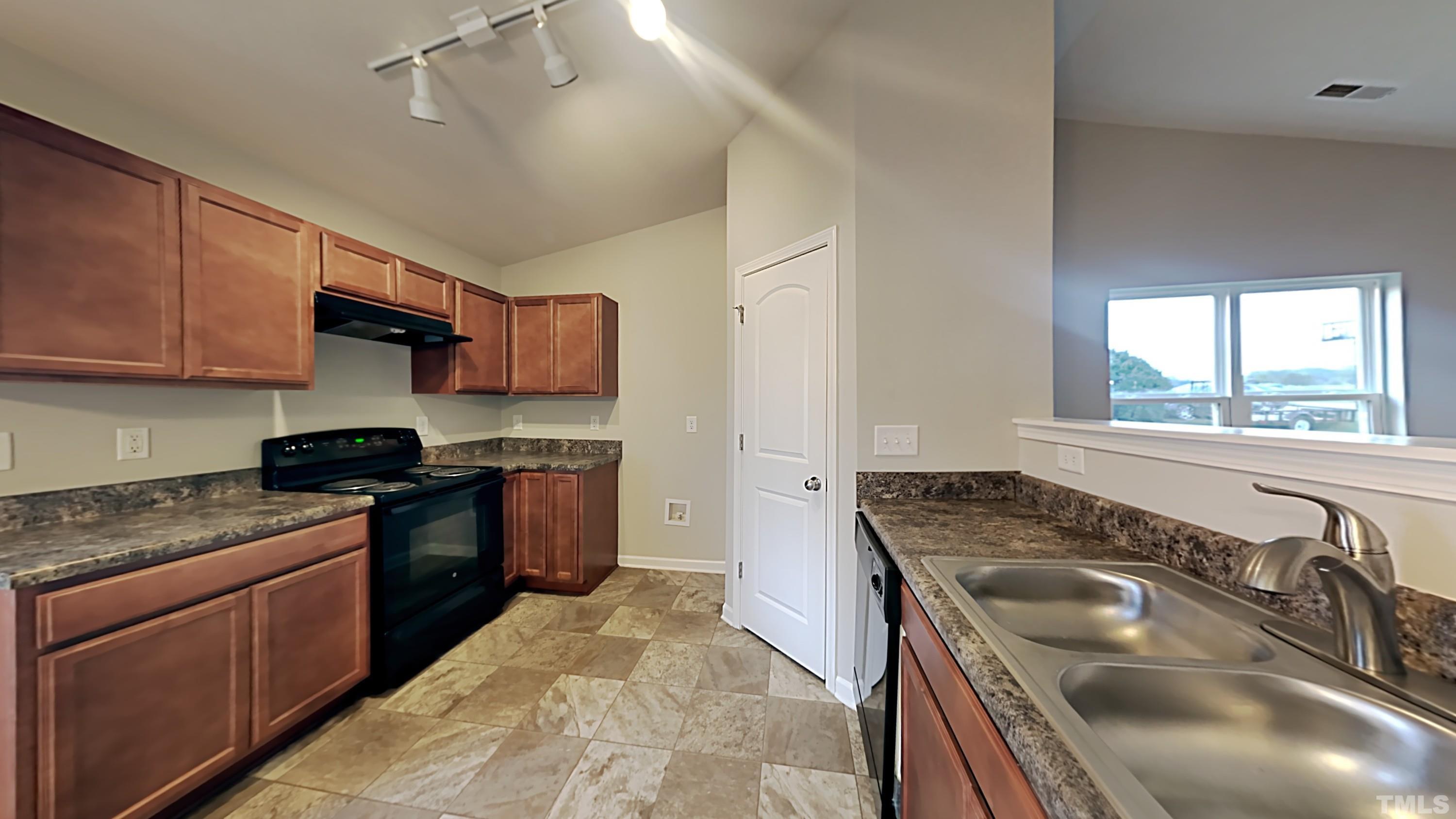 1613 Friendly Road Dunn, NC 28334 - Photo 4 of 12 Gallery Image 4