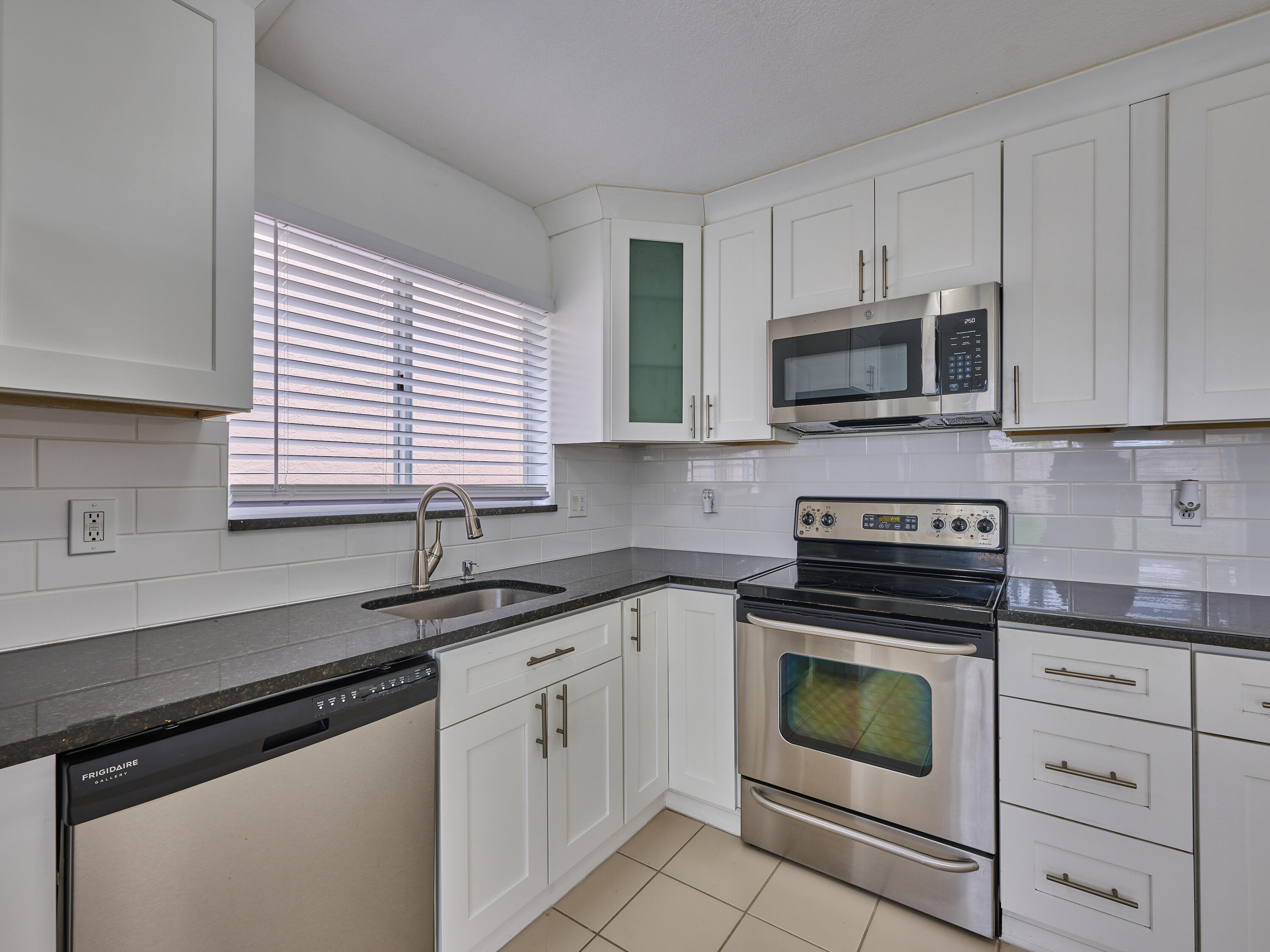 6813 Torch Key Street Lake Worth, FL 33467 - Photo 3 of 30 Kitchen