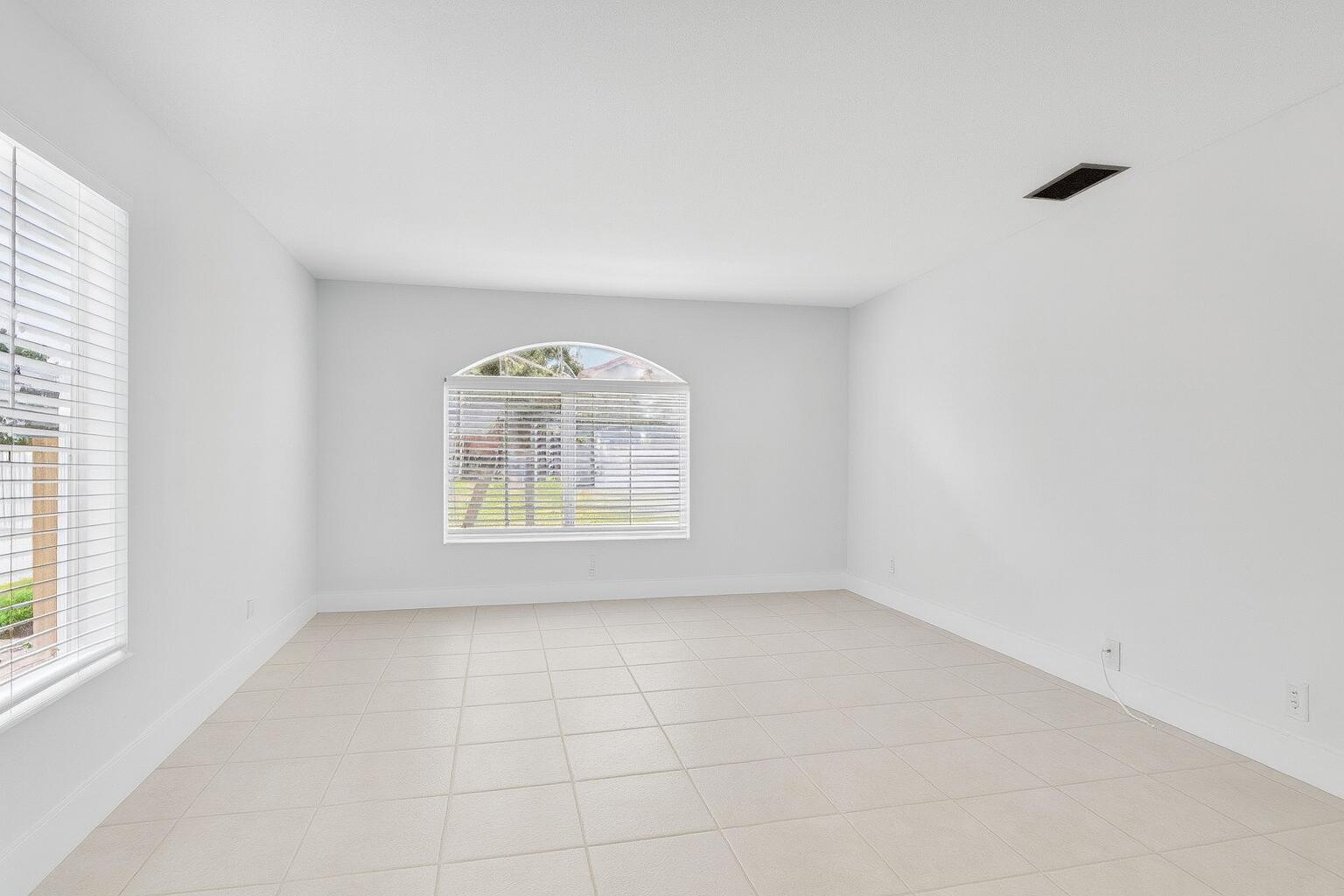 6813 Torch Key Street Lake Worth, FL 33467 - Photo 9 of 30 FB718C3D-BE8F-4091-9493-74900CC7F0F6