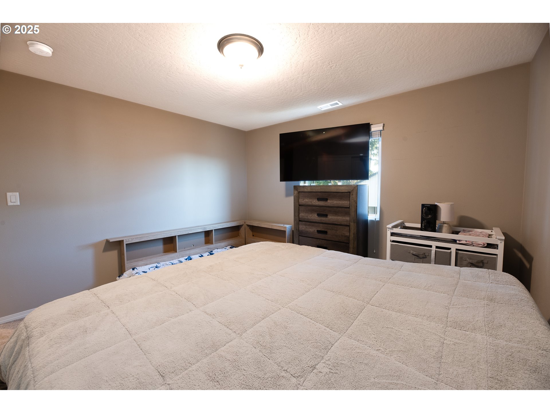 792 South 52nd Place Springfield, OR 97478 - Photo 25 of 45 a bedroom with a bed and a flat screen tv