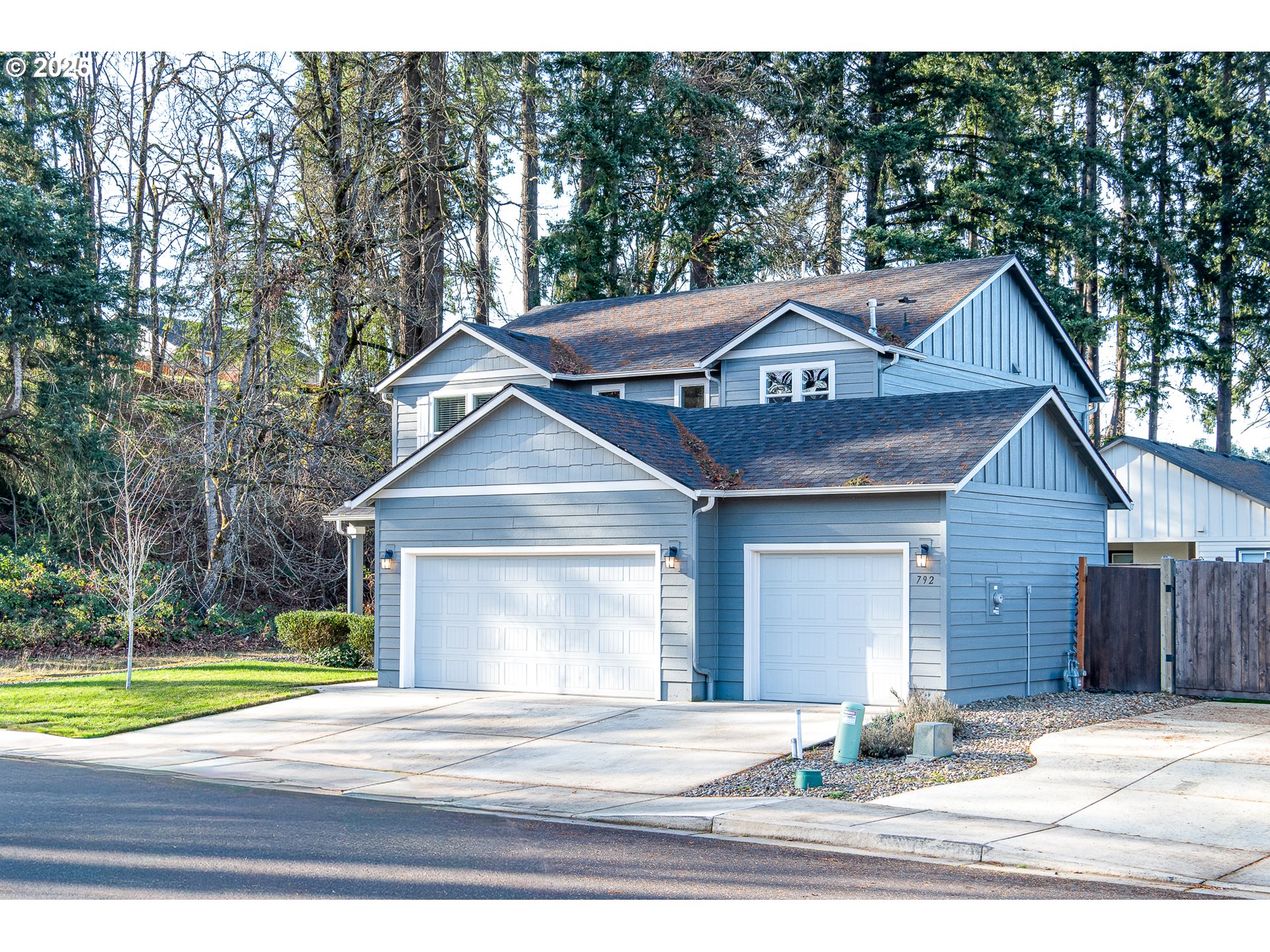 792 South 52nd Place Springfield, OR 97478 - Photo 33 of 45 a front view of a house with a yard