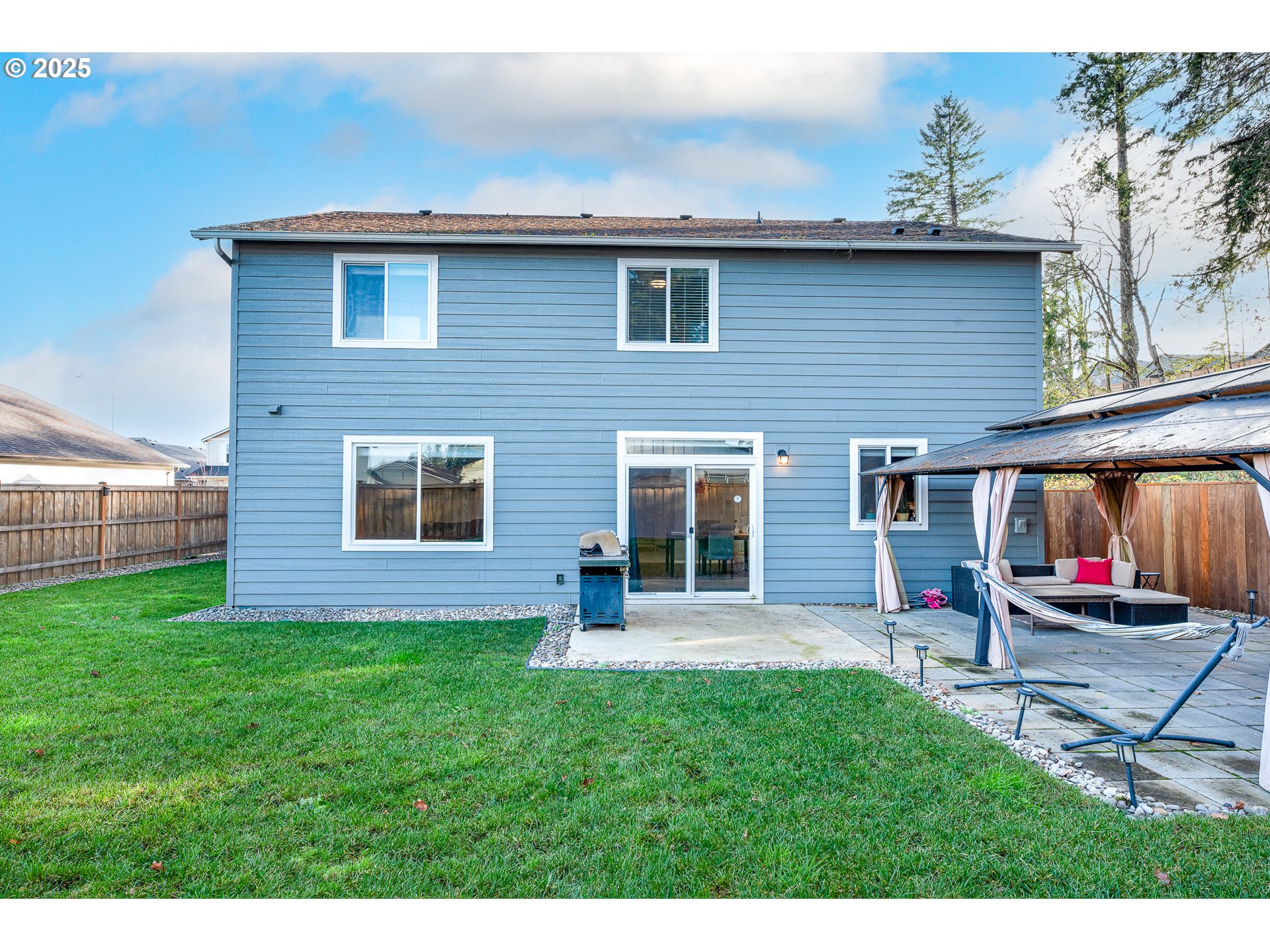 792 South 52nd Place Springfield, OR 97478 - Photo 37 of 45 a backyard of a house with table and chairs