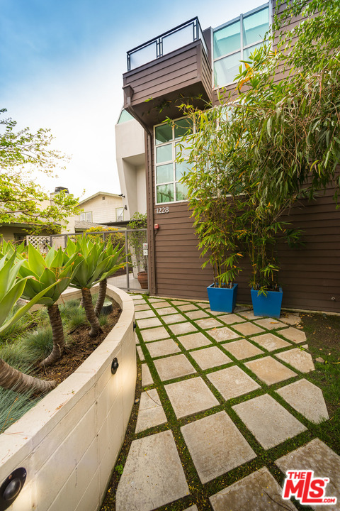 1228 21st Street, Unit D Santa Monica, CA 90404 - Photo 2 of 24