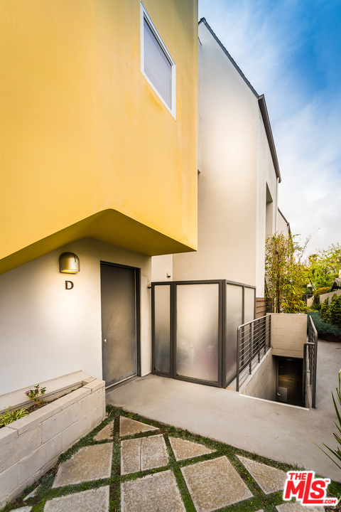 1228 21st Street, Unit D Santa Monica, CA 90404 - Photo 3 of 24