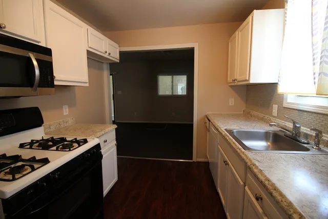 $120,000 | 4120 1st Street, Wayne, MI 48184