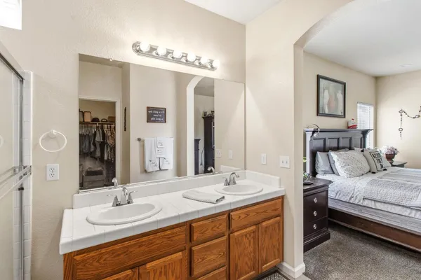 a en suite bathroom with a double vanity sink double and a mirror