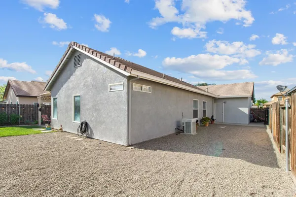 a view of a house with a backyard