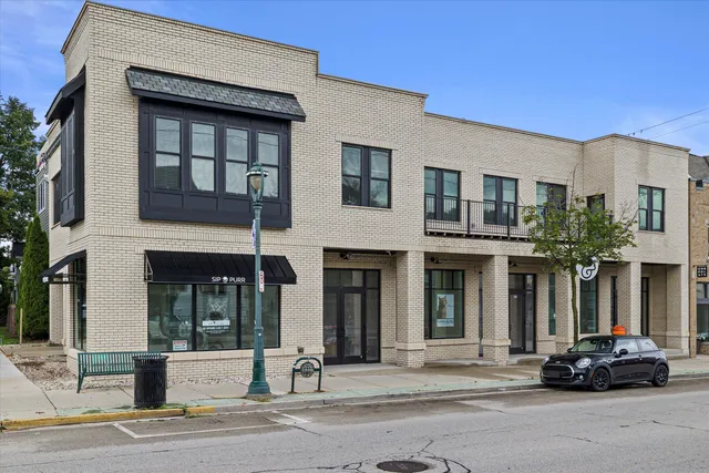$4,100 | 1697 North Marshall Street, Milwaukee, WI 53202