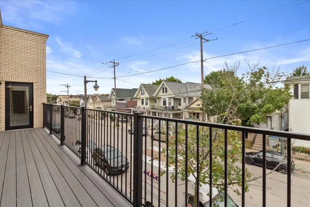 $4,100 | 1697 North Marshall Street, Milwaukee, WI 53202