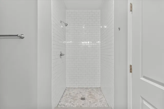 $4,100 | 1697 North Marshall Street, Milwaukee, WI 53202