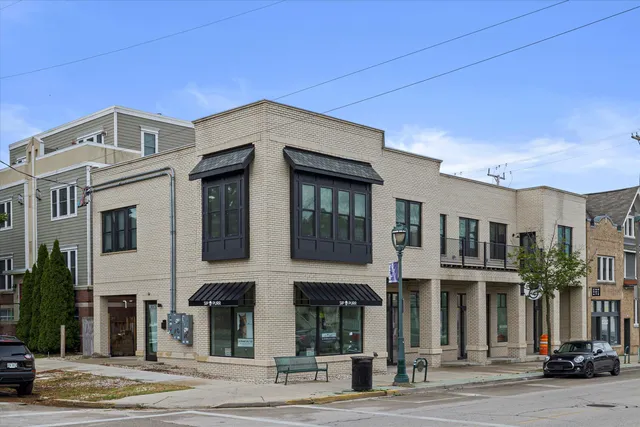 $4,100 | 1697 North Marshall Street, Milwaukee, WI 53202