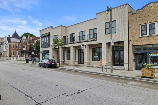 $4,100 | 1697 North Marshall Street, Milwaukee, WI 53202