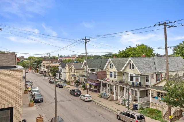 $4,100 | 1697 North Marshall Street, Milwaukee, WI 53202