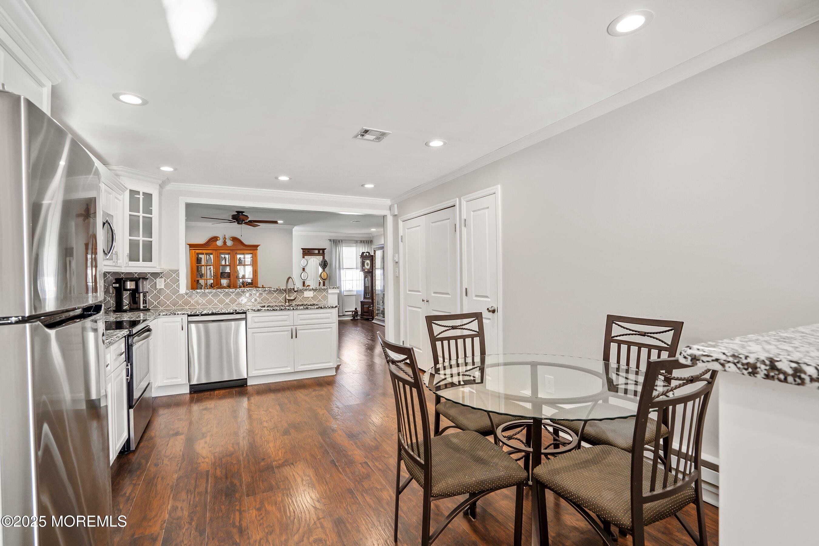 106 Ragley Hall Road, Unit 1000 Freehold, NJ 07728 - Photo 7 of 31 Kitchen