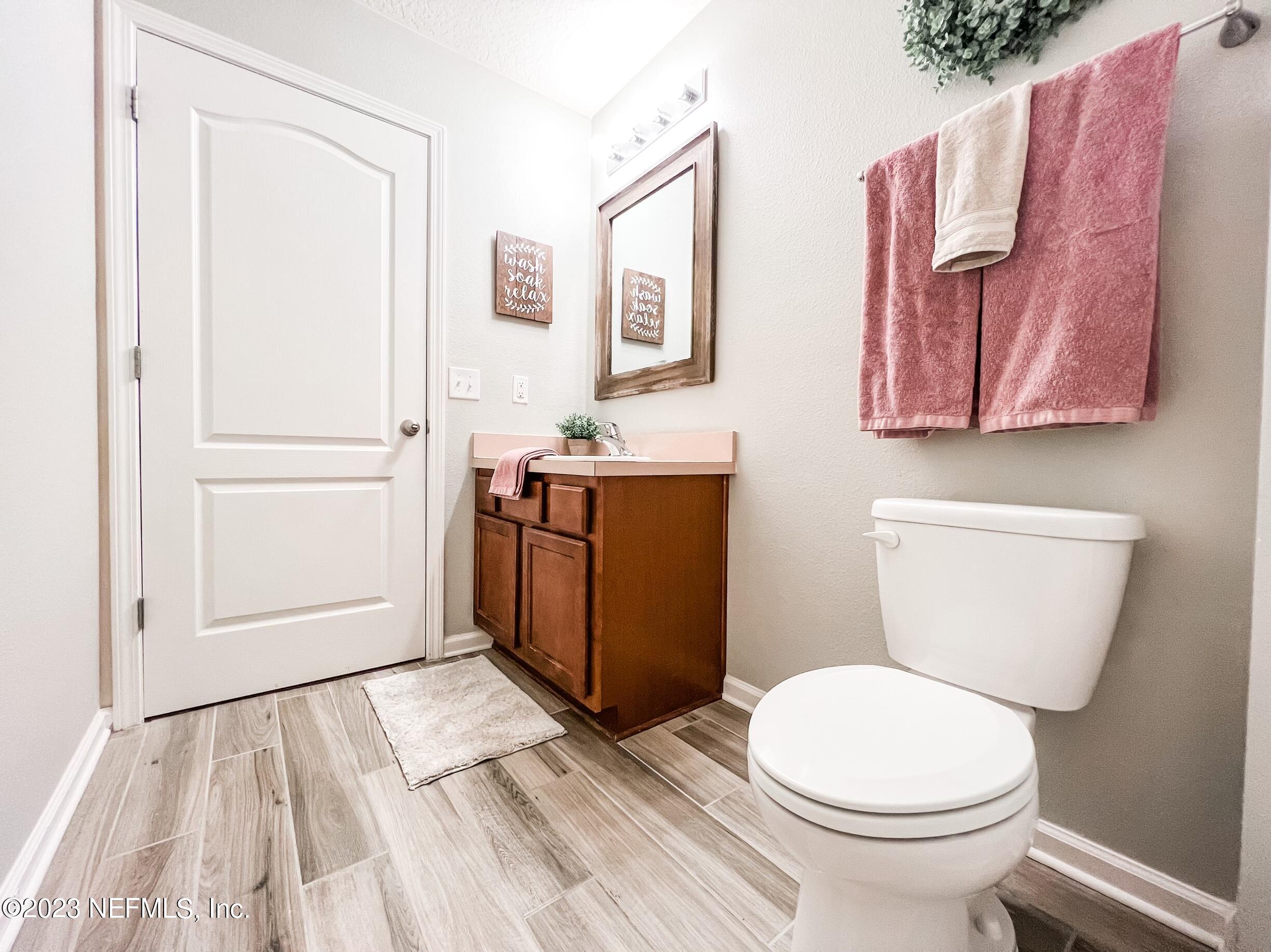 45190 Dutton Way Callahan, FL 32011 - Photo 6 of 29 a bathroom with a toilet and a sink