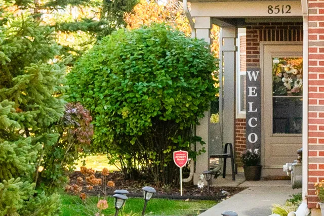 $299,990 | 8512 Foxborough Way, Joliet, IL 60431