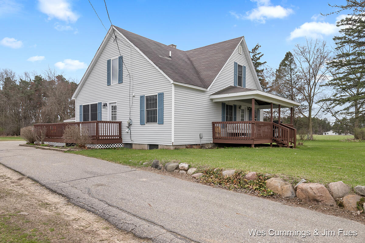 9227 Ellis Road Belding, MI 48809 - Photo 3 of 34 IMG_1002