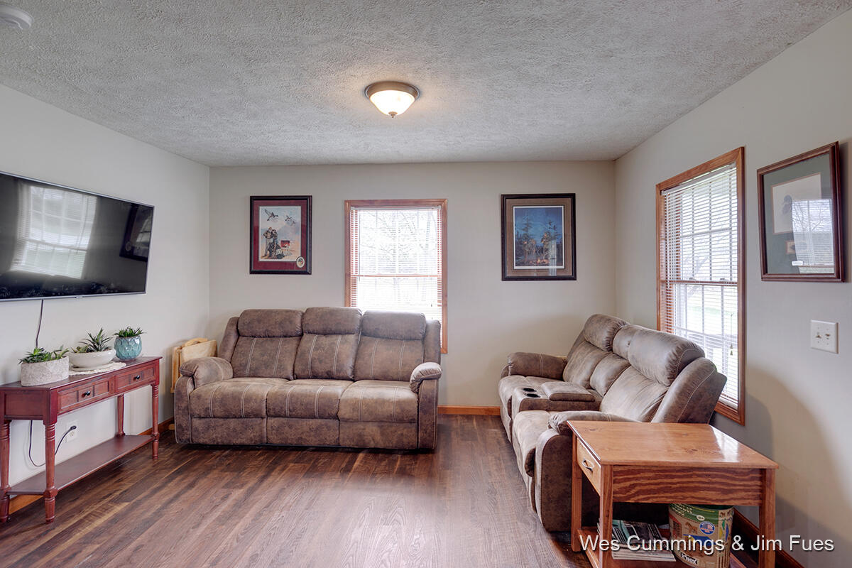 9227 Ellis Road Belding, MI 48809 - Photo 4 of 34 IMG_1003