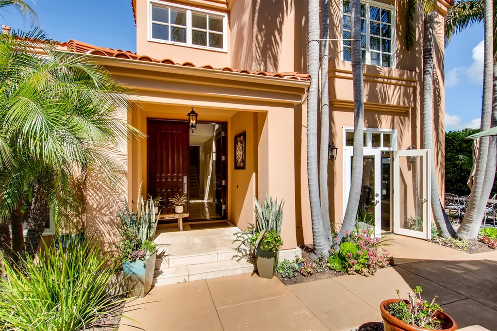 977 Windflower Way San Diego, CA 92106 - Photo 1 of 25