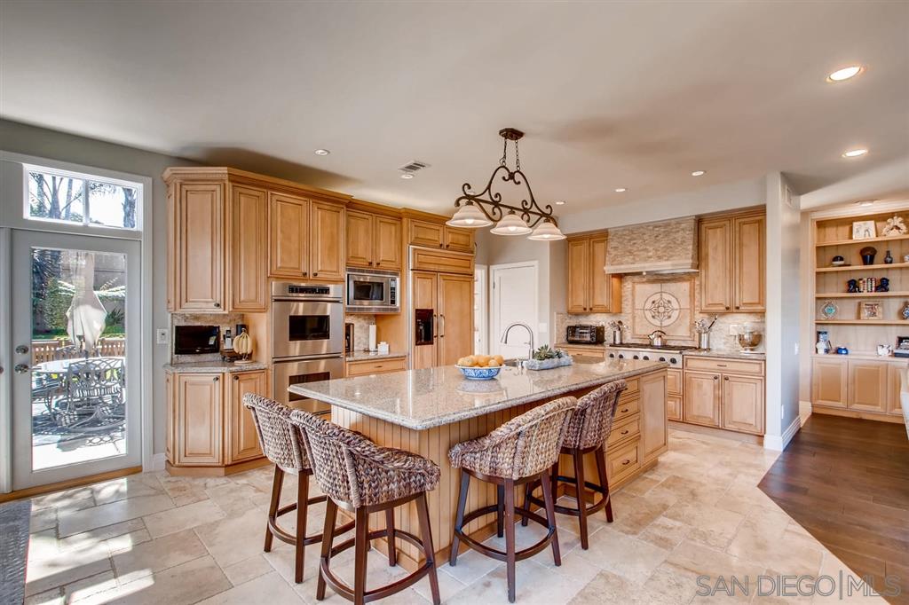 977 Windflower Way San Diego, CA 92106 - Photo 8 of 25