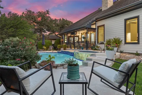 $895,000 | 25 Stillmeadow Drive, The Hills, TX 78738