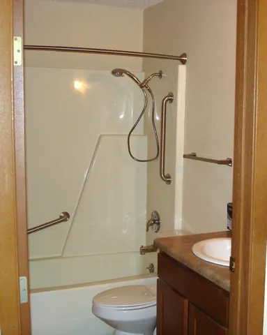 $825 | 200 1st Avenue, Unit 108, Sacred Heart, MN 56285