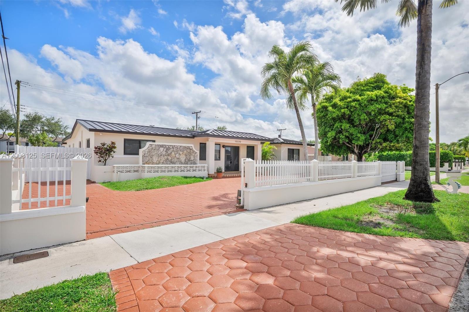10320 Southwest 38th Terrace Miami, FL 33165 - Photo 2 of 20