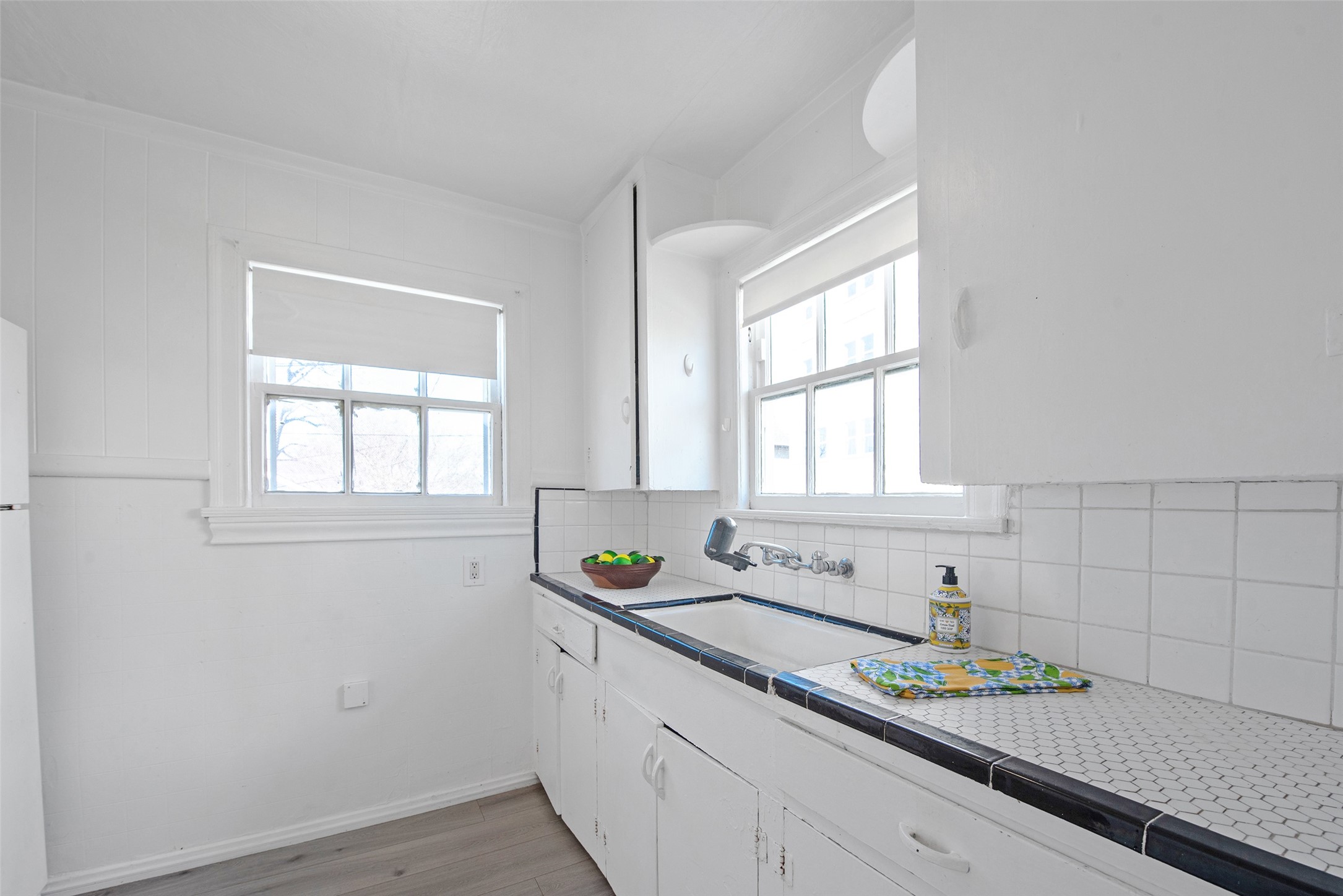 1509 Enid Street, Unit D Houston, TX 77009 - Photo 16 of 19 Charming vintage tile counter space.