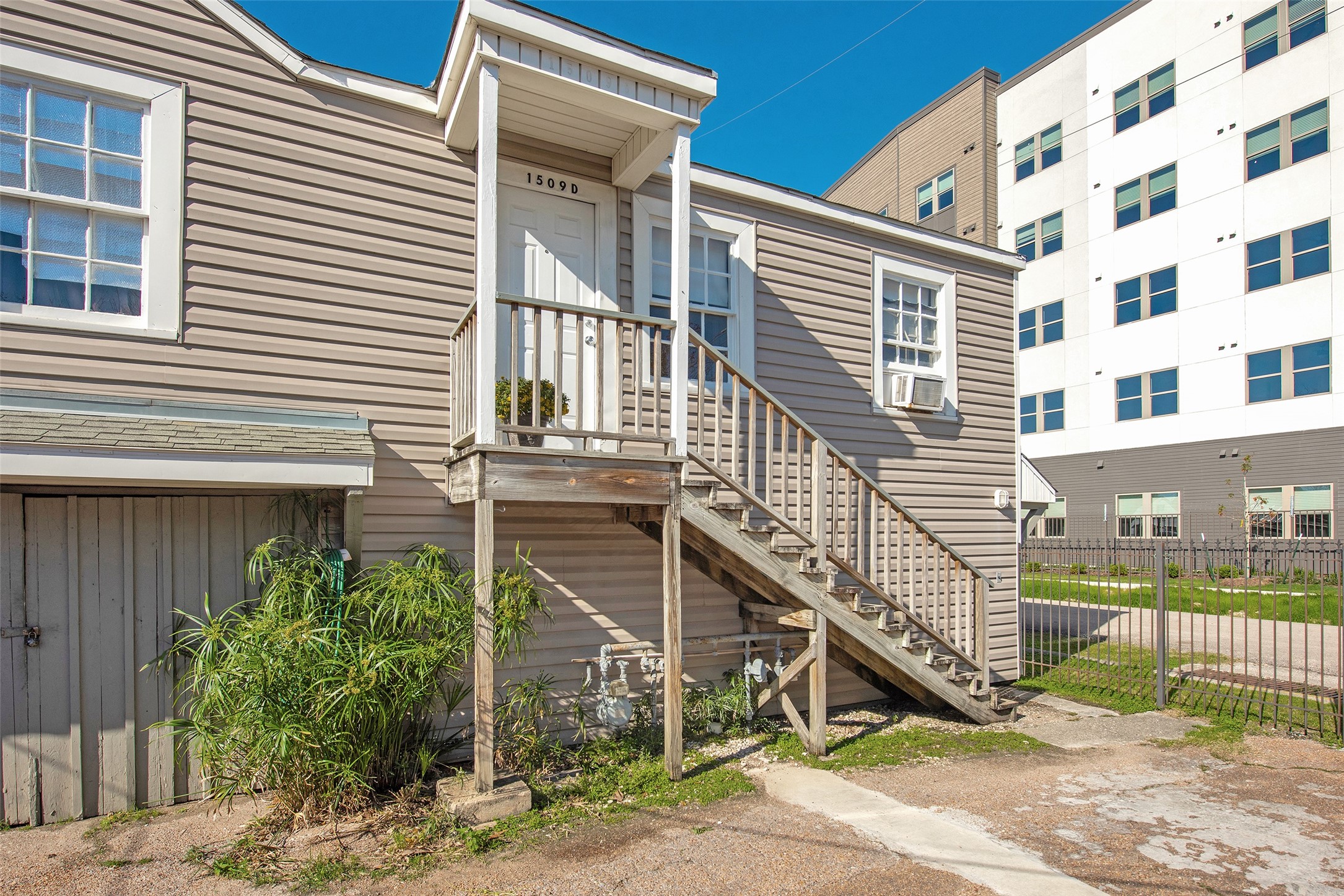 1509 Enid Street, Unit D Houston, TX 77009 - Photo 18 of 19 Exterior front.