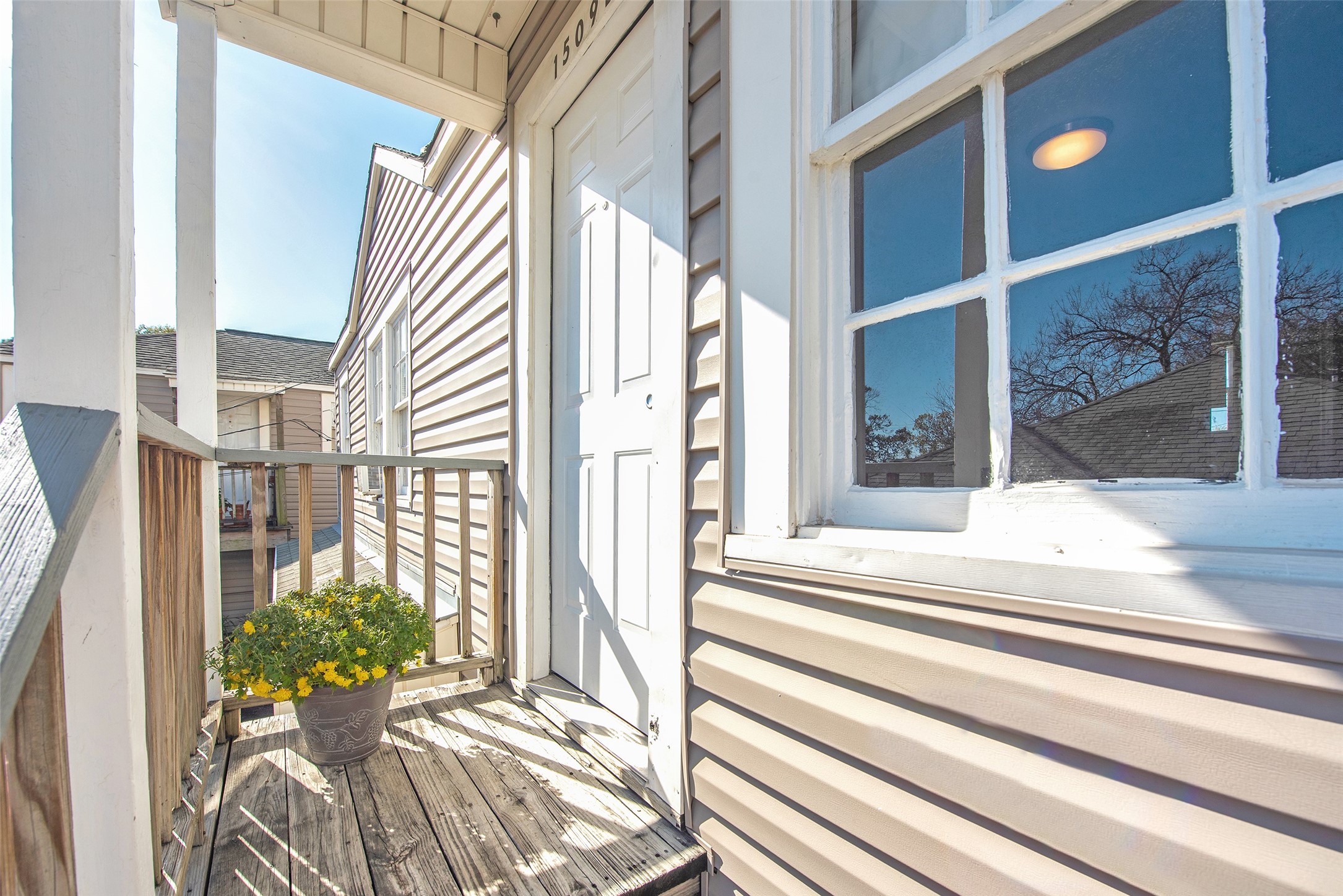 1509 Enid Street, Unit D Houston, TX 77009 - Photo 2 of 19 Front porch landing.