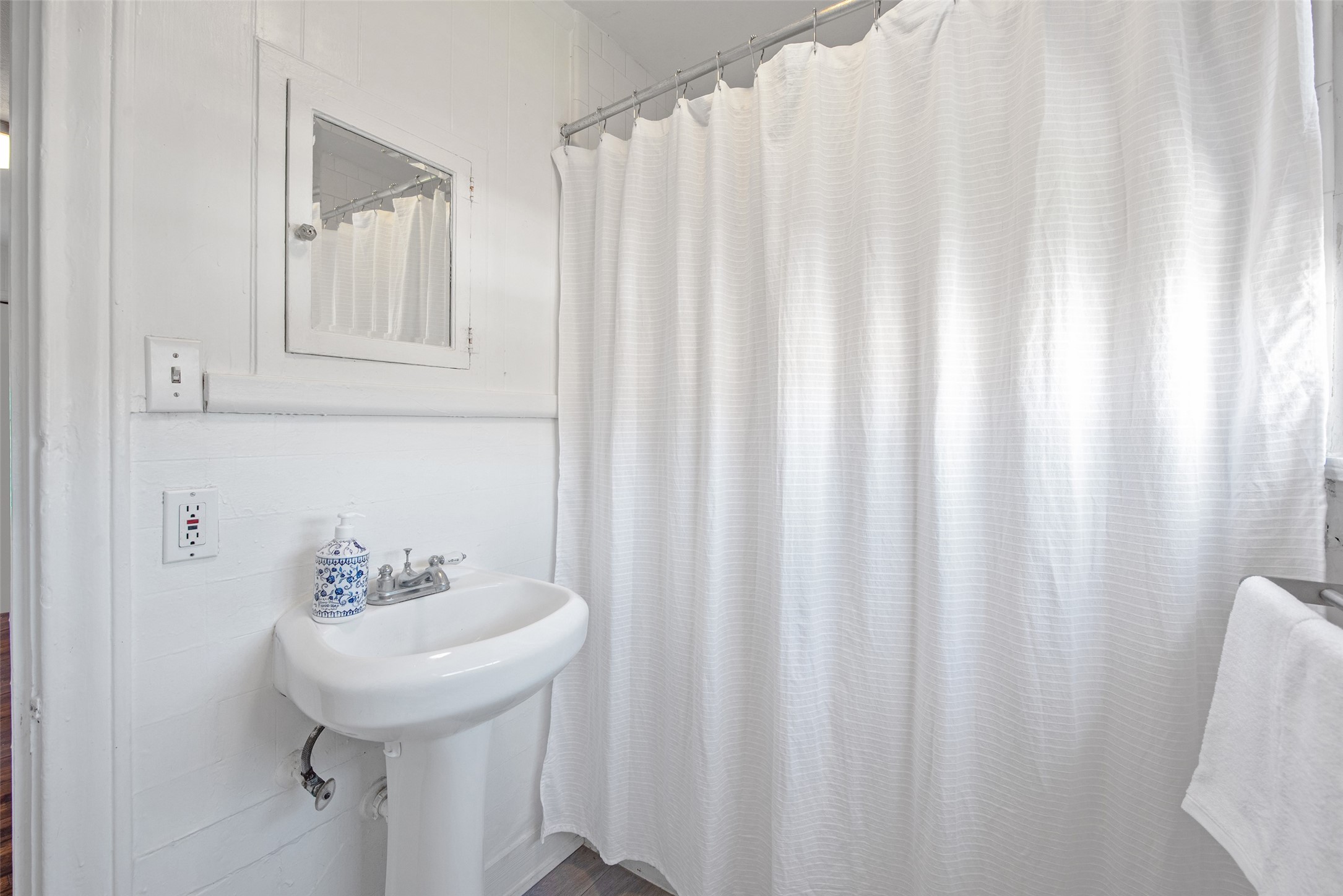 1509 Enid Street, Unit D Houston, TX 77009 - Photo 7 of 19 Vintage medicine cabinet with storage above sink.