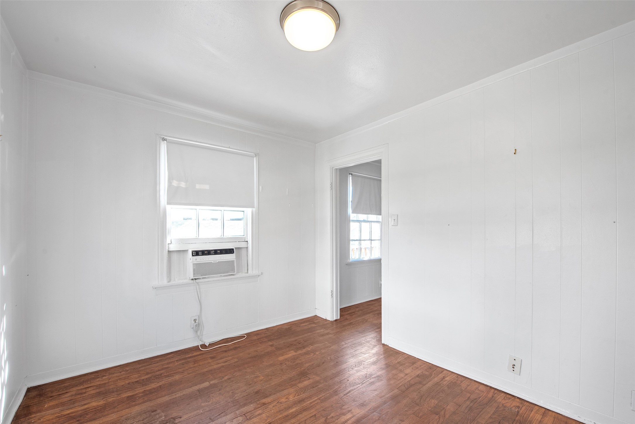 1509 Enid Street, Unit D Houston, TX 77009 - Photo 9 of 19 Enter second room from main room/BR area.