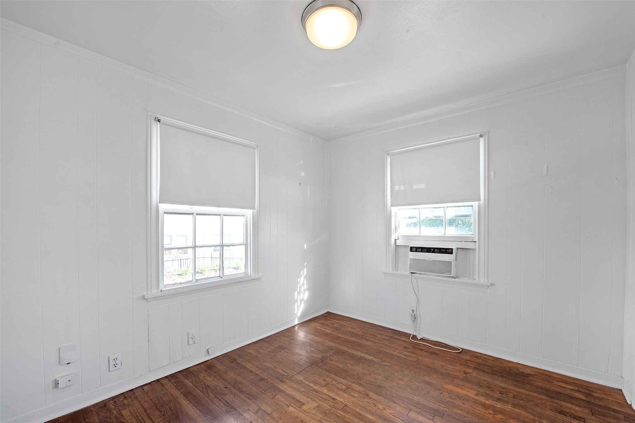 1509 Enid Street, Unit D Houston, TX 77009 - Photo 10 of 19 Second room could be bedroom, dining &/or study.
