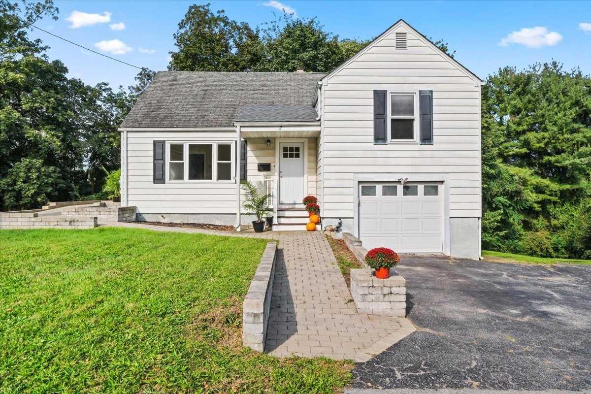 a view of a house with backyard
