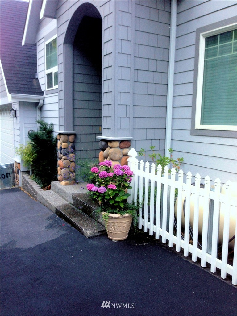 9800 South Lakeshore Road Chelan, WA 98816 - Photo 2 of 25 Gallery Image 2