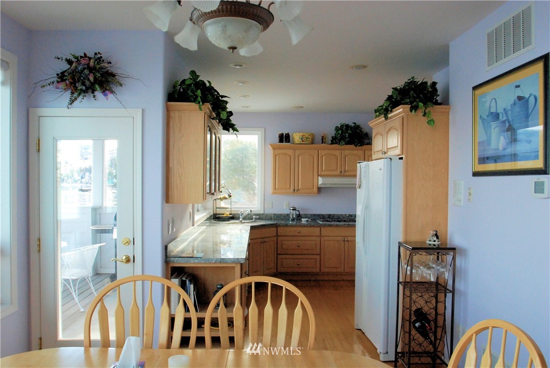 9800 South Lakeshore Road Chelan, WA 98816 - Photo 7 of 25 Gallery Image 7