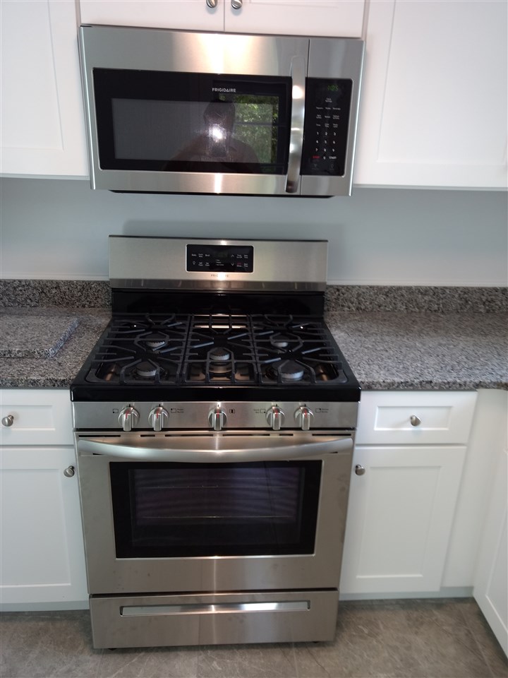 5 Norwich Road Nashua, NH 03062 - Photo 2 of 24