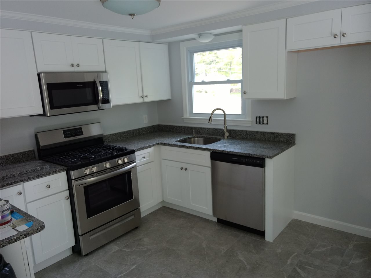 5 Norwich Road Nashua, NH 03062 - Photo 3 of 24