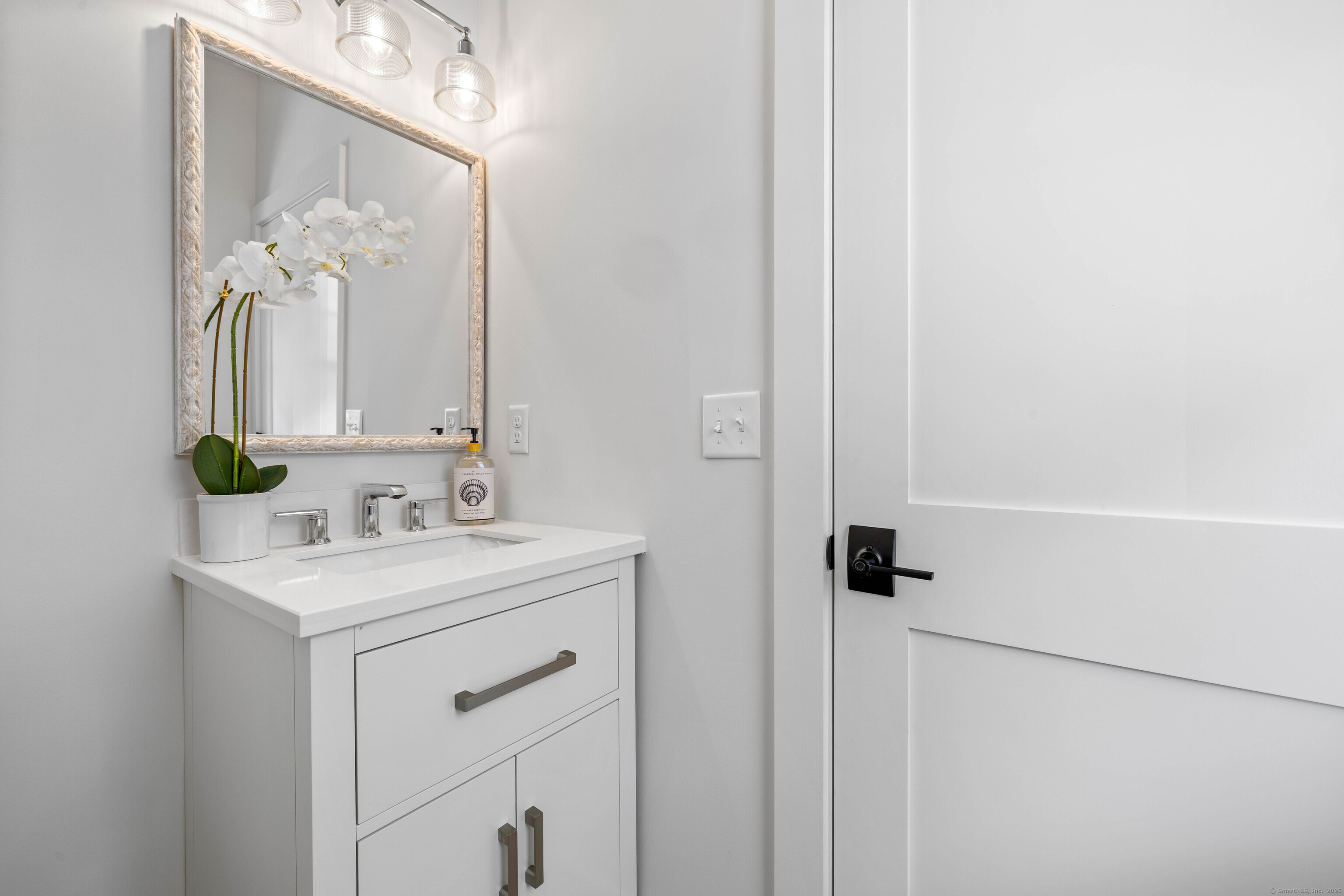 138 Boston Post Road, Unit 16 East Lyme, CT 06333 - Photo 14 of 35 a bathroom with a sink and a mirror