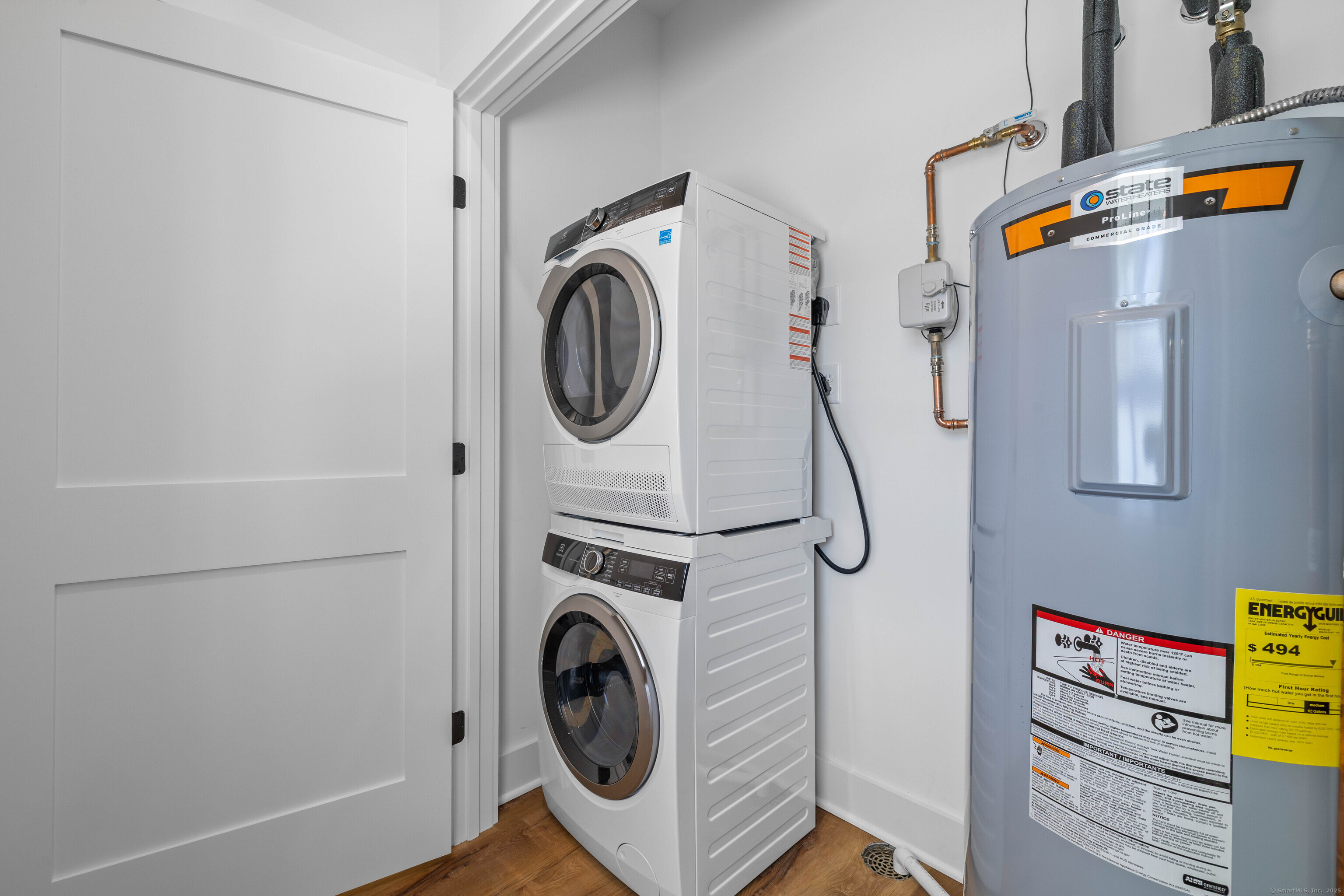 138 Boston Post Road, Unit 16 East Lyme, CT 06333 - Photo 15 of 35 a utility room with dryer and washer