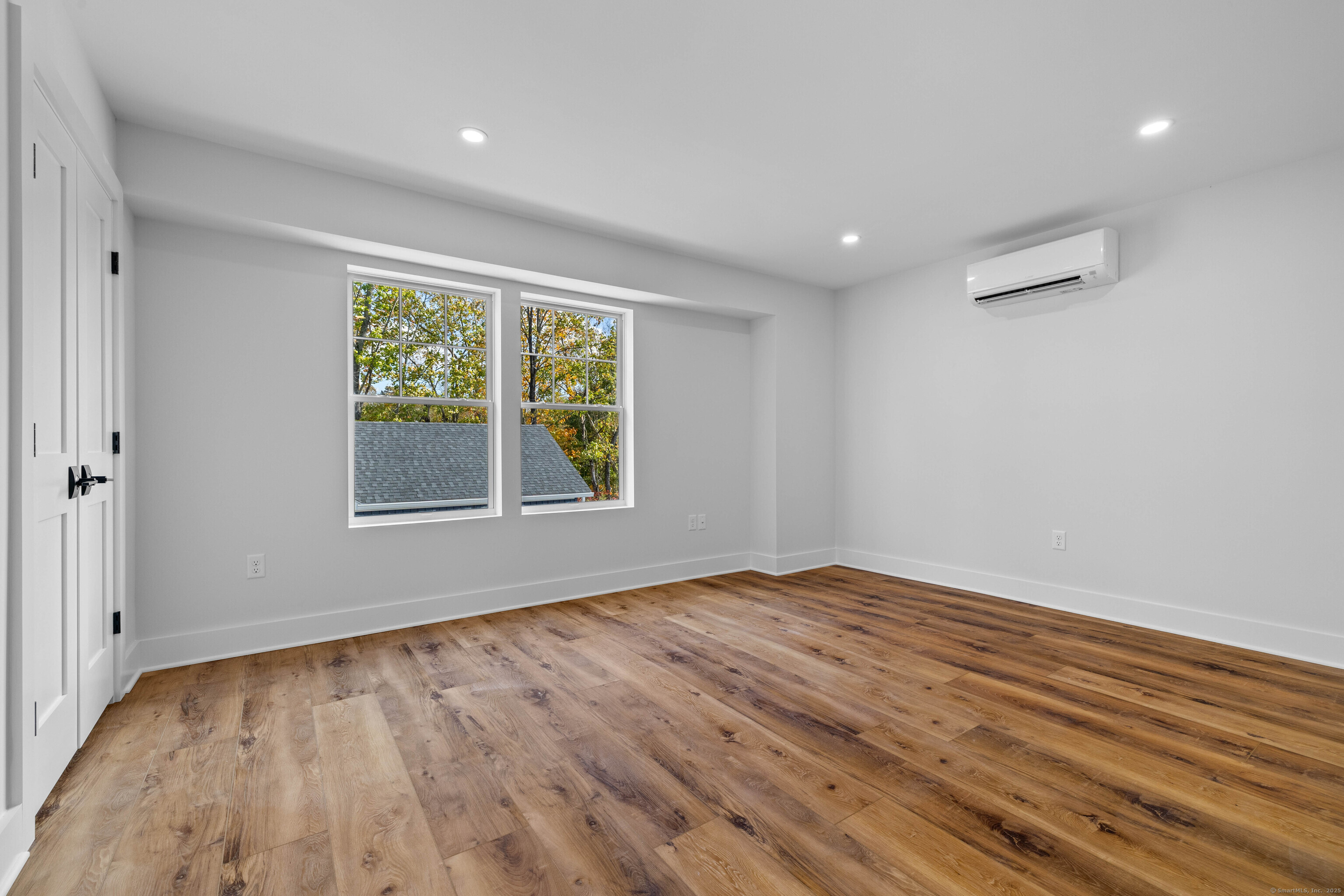 138 Boston Post Road, Unit 16 East Lyme, CT 06333 - Photo 25 of 35 a view of an empty room with wooden floor and a window