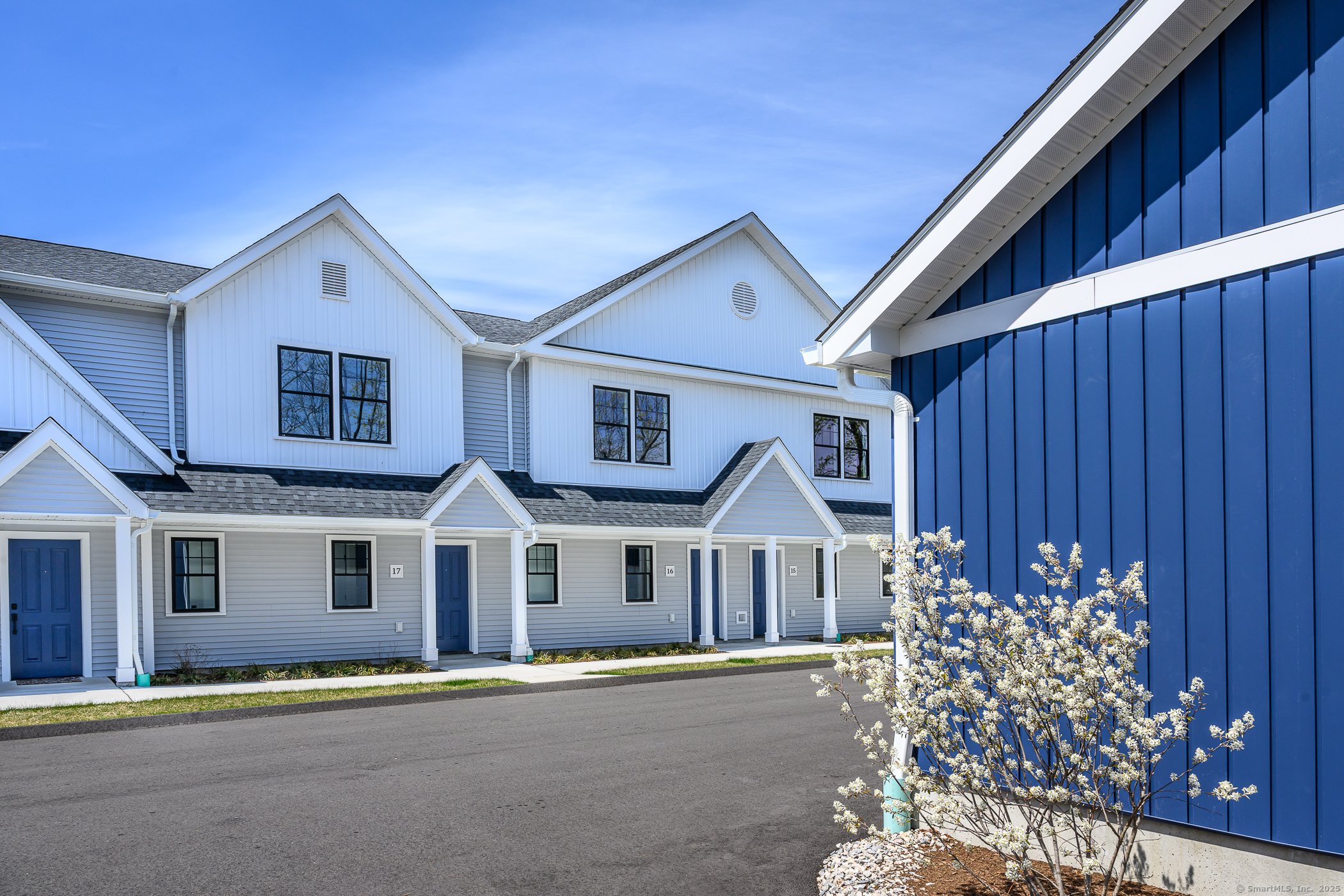 138 Boston Post Road, Unit 16 East Lyme, CT 06333 - Photo 28 of 35 a front view of a house with garden