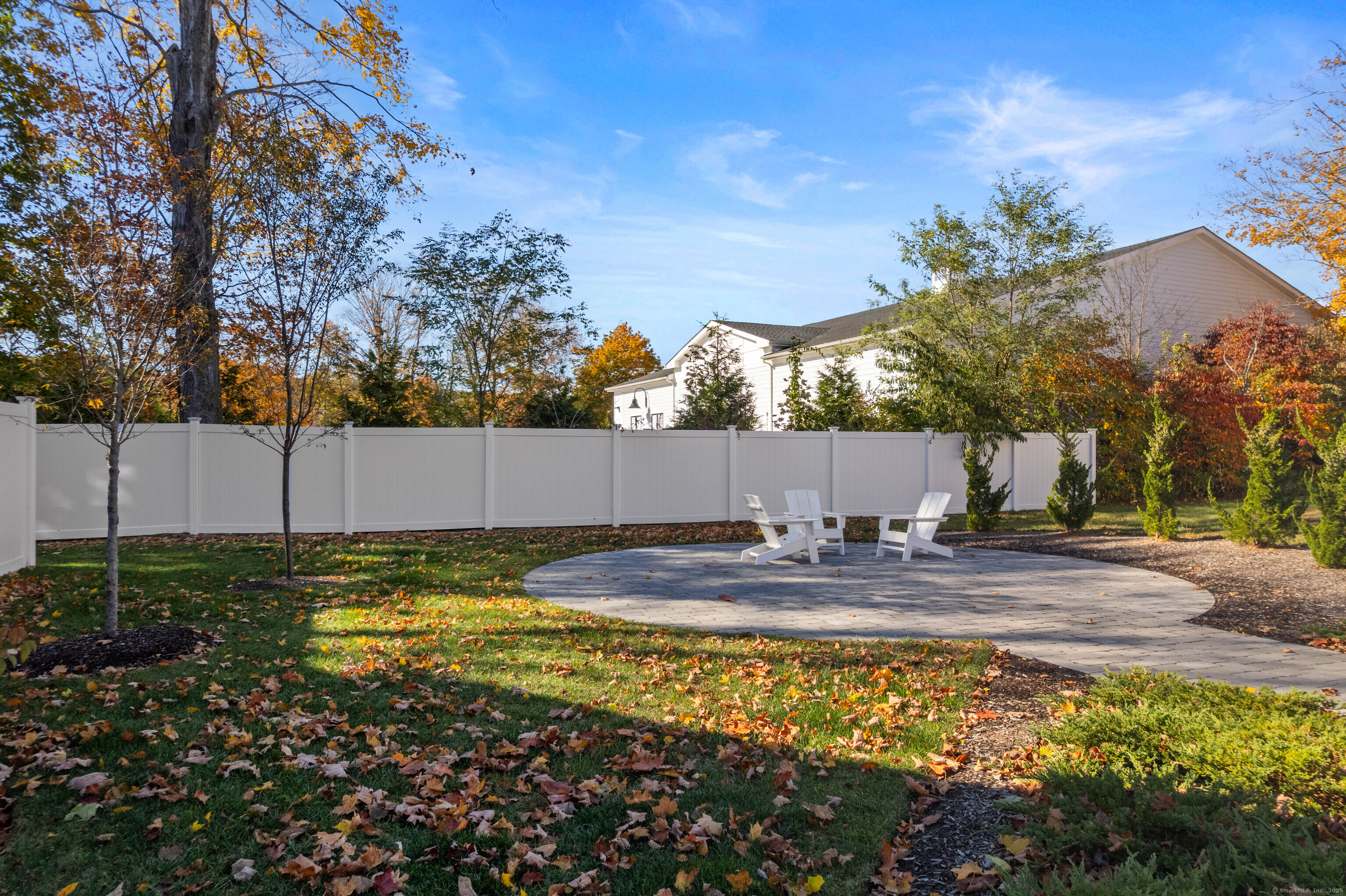 138 Boston Post Road, Unit 16 East Lyme, CT 06333 - Photo 33 of 35 a view of a backyard with large trees