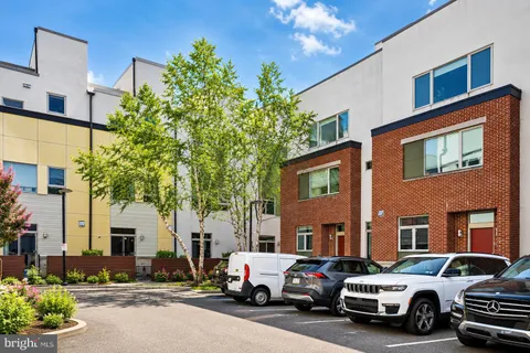 $800,000 | 800 Montrose Street, Unit A, Philadelphia, PA 19147