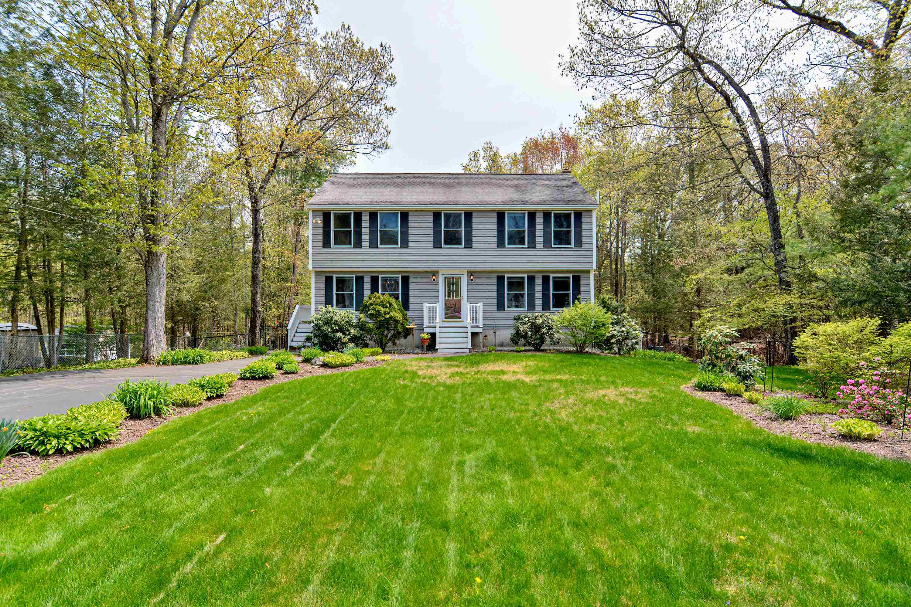 72 Overledge Dr Extension Derry, NH 03038 - Photo 1 of 40