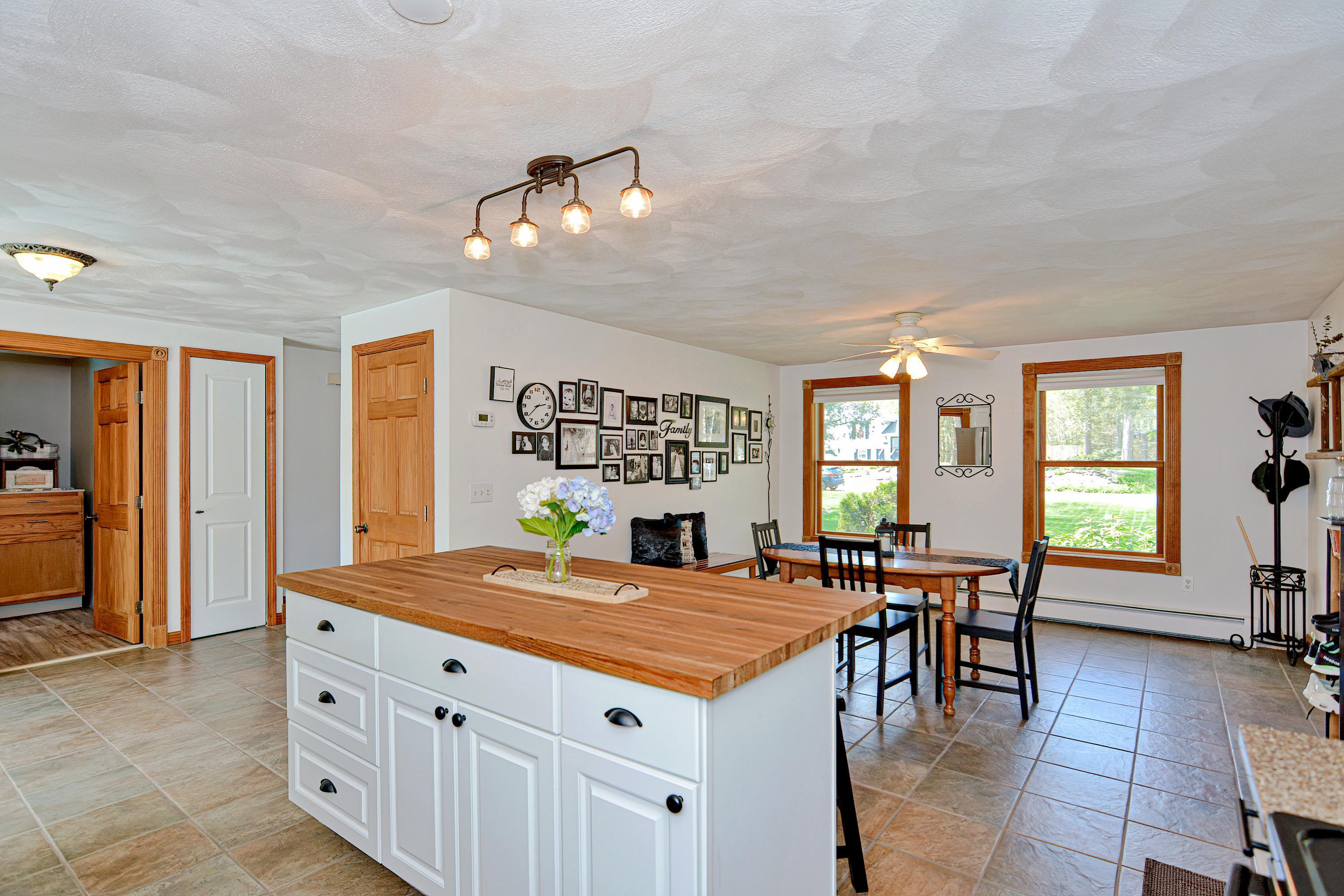 72 Overledge Dr Extension Derry, NH 03038 - Photo 11 of 40