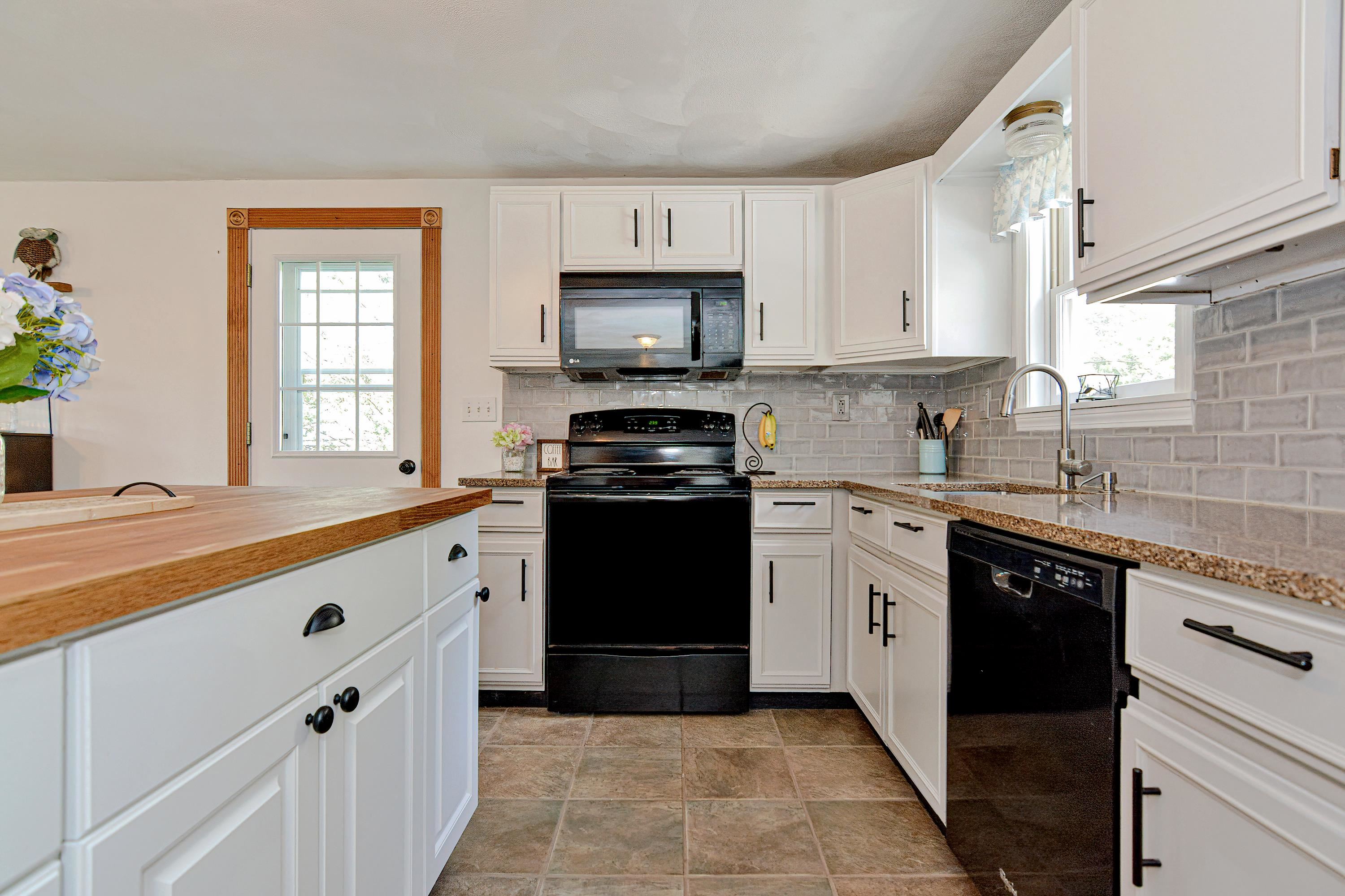 72 Overledge Dr Extension Derry, NH 03038 - Photo 12 of 40