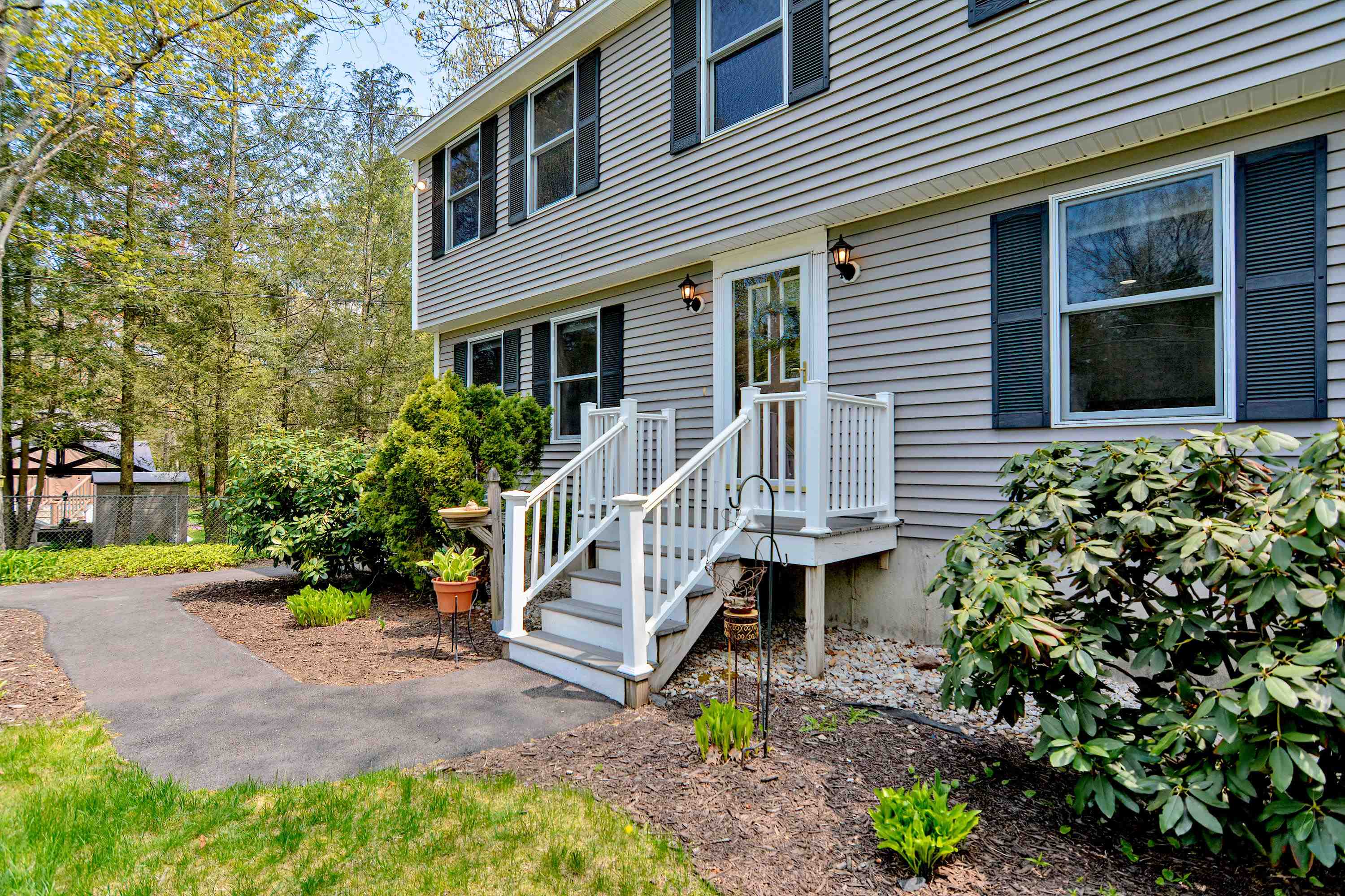72 Overledge Dr Extension Derry, NH 03038 - Photo 32 of 40