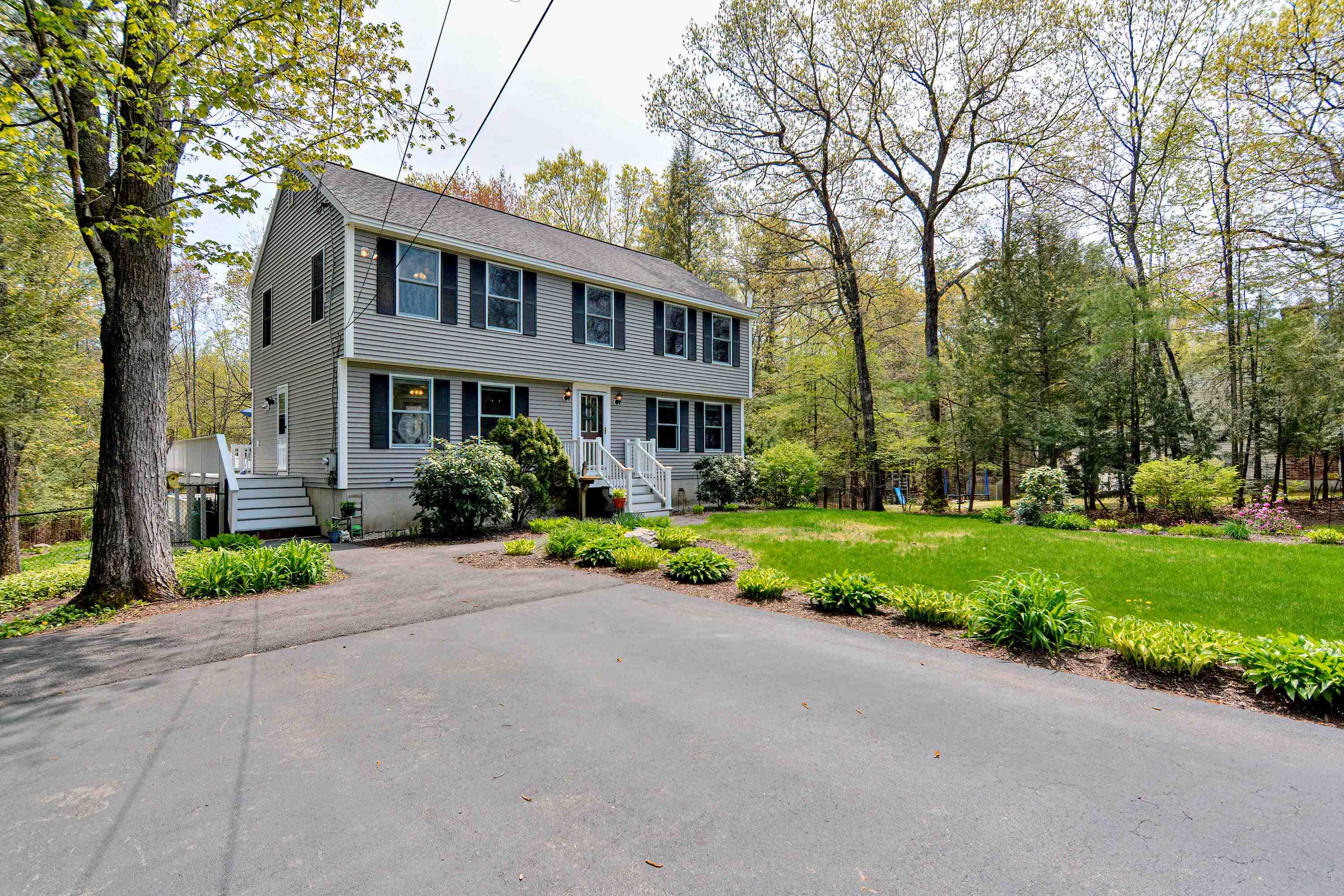 72 Overledge Dr Extension Derry, NH 03038 - Photo 33 of 40